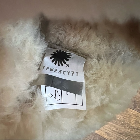 UGG Naiyah Lace-Back Genuine Shearling Boot - Picture 3 of 6